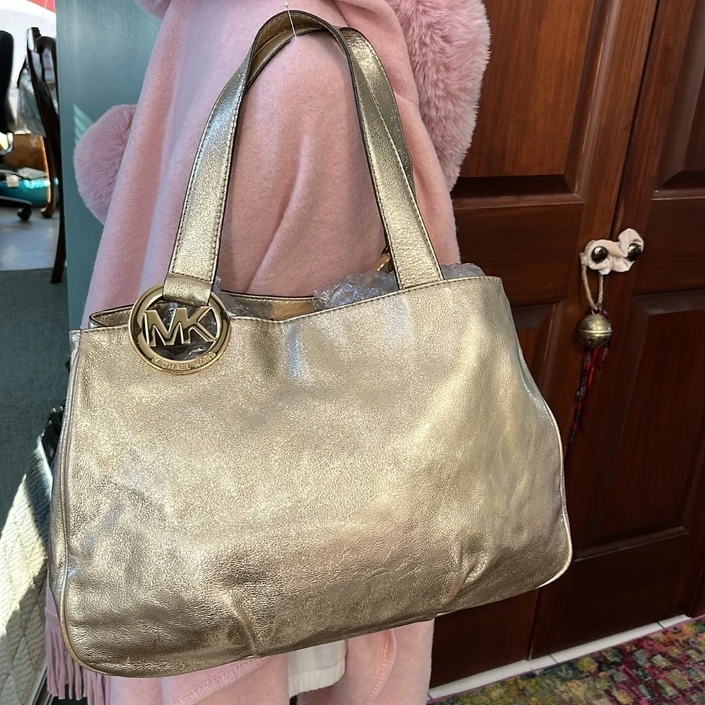 Michael Kors NYE bag, shoulder bag gold metallic leather Gold tone hardw EUC